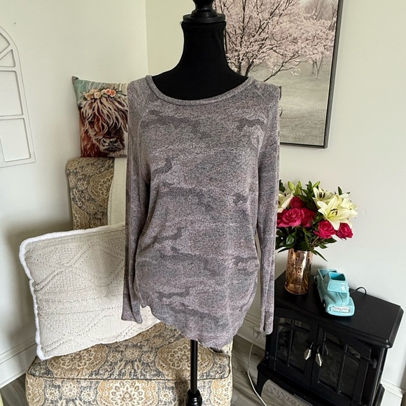 American Eagle Outfitters Soft & Sexy Plush Sweater - Picture 1 of 7